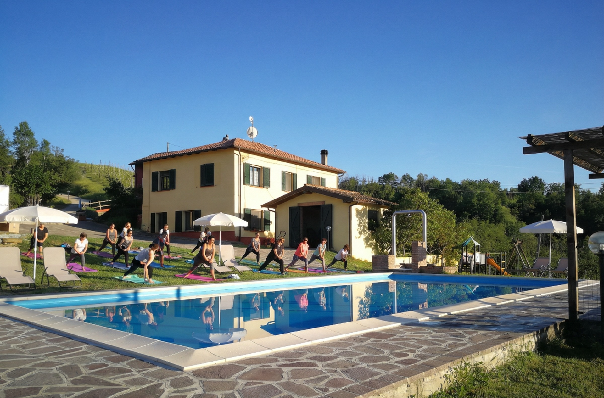 Yoga e benessere per gruppi aziendali nelle Langhe